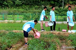 Shams：76人与贝兹利签下一份十天合同 他在G联赛场均21分10板